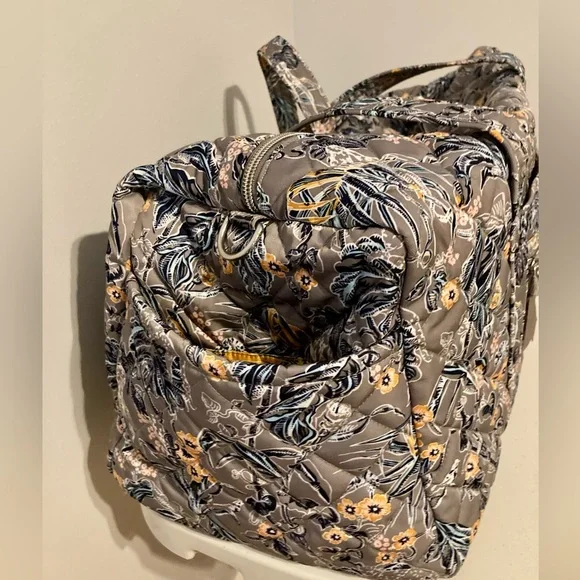 Vera Bradley duffle bag gray floral - Picture 2 of 8